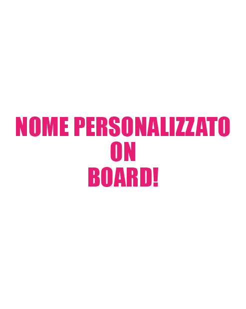 Adesivo scritta "(Nome Personalizzato) on board" in maiuscolo